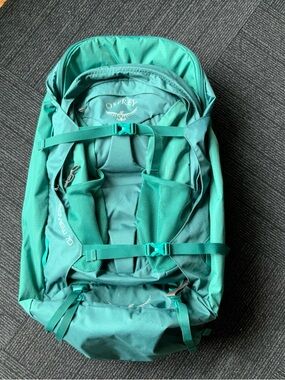 Osprey Fairview 70L travel back pack + 15L detachable daypack— women’s fit